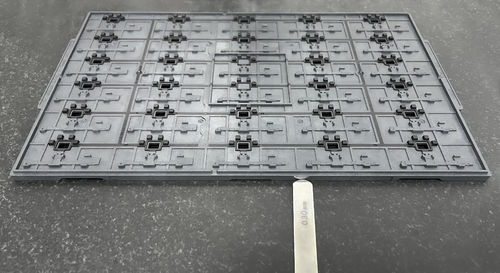 Verbesserung der Verformung von JEDEC-Trays zur Überschreitung internationaler Standards