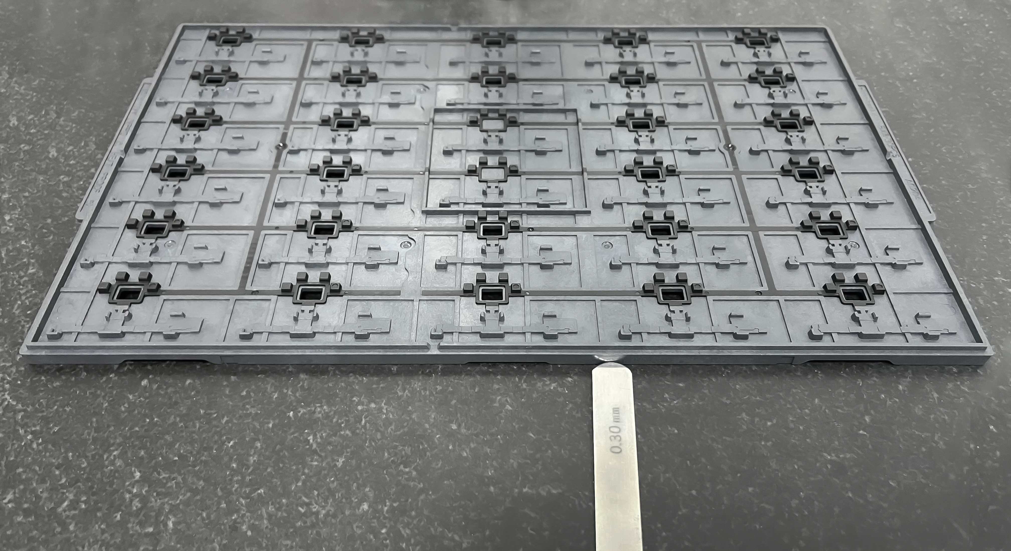 Latest company Cases about Verbesserung der Verformung von JEDEC-Trays zur Überschreitung internationaler Standards